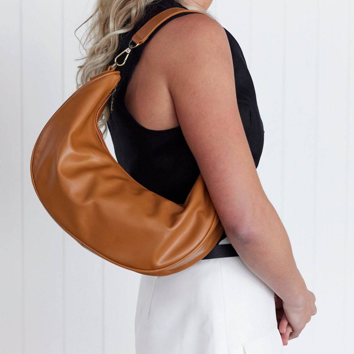 Luna Caramel Slouchy Crescent